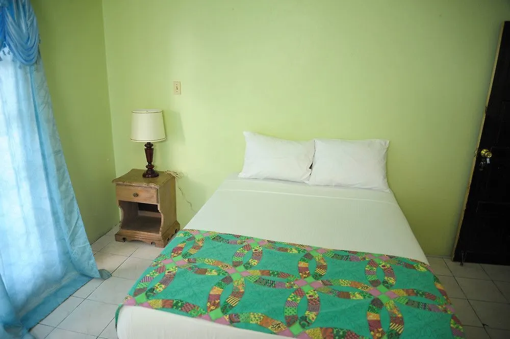 Ocean Rooms At Ocean Sands Ocho Ríos Hotel